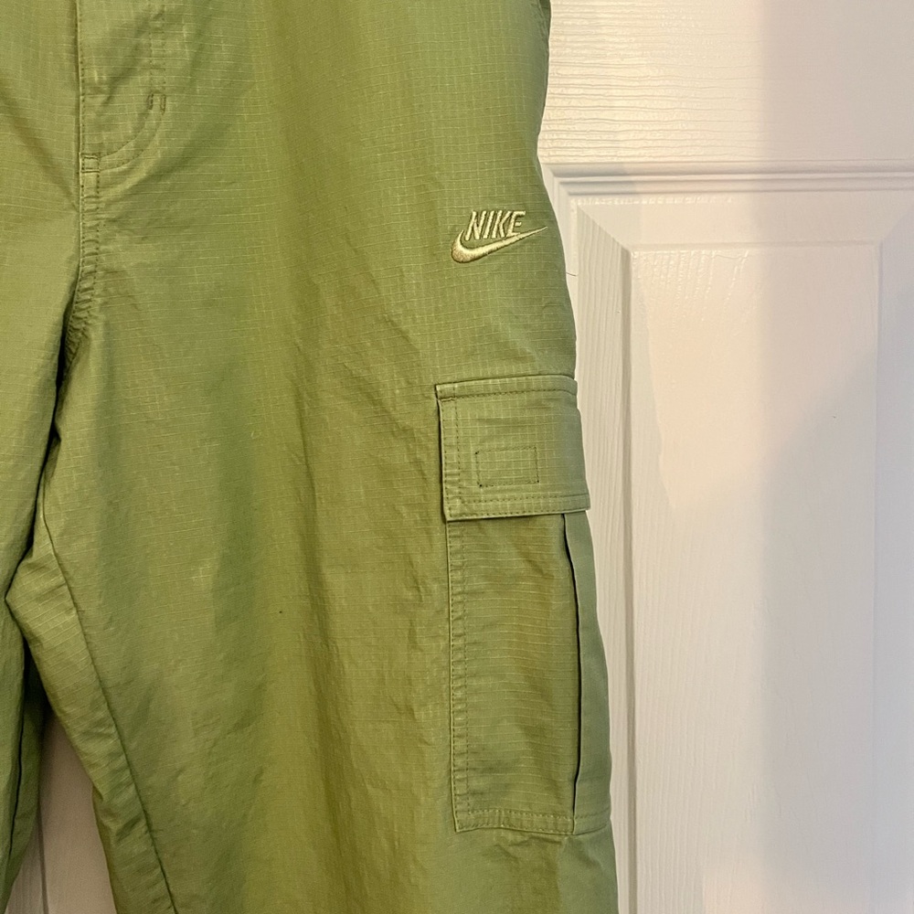 Nike Men's green Cargo Pants - Picture 4 of 6